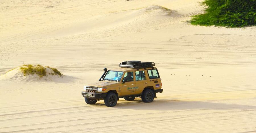 Boa Vista Jeep Expedition: Santa Monica & Desert (4-Hour) - Verandinha Beach arch and its cave-like rock opening