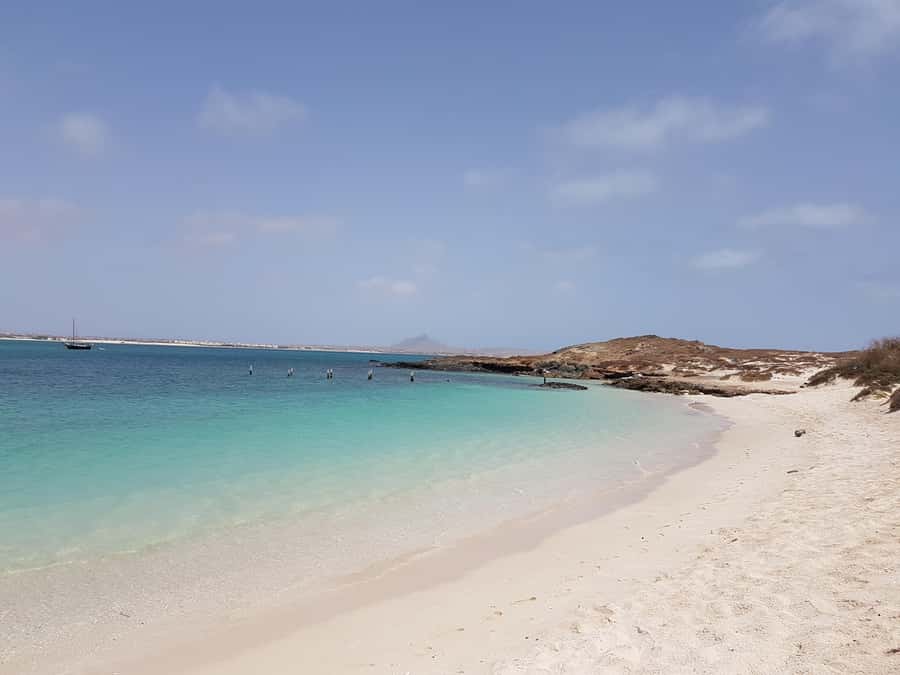 Boa Vista: Motoryacht Trip with Fishing, Snorkel, Beach BBQ - Quick Take