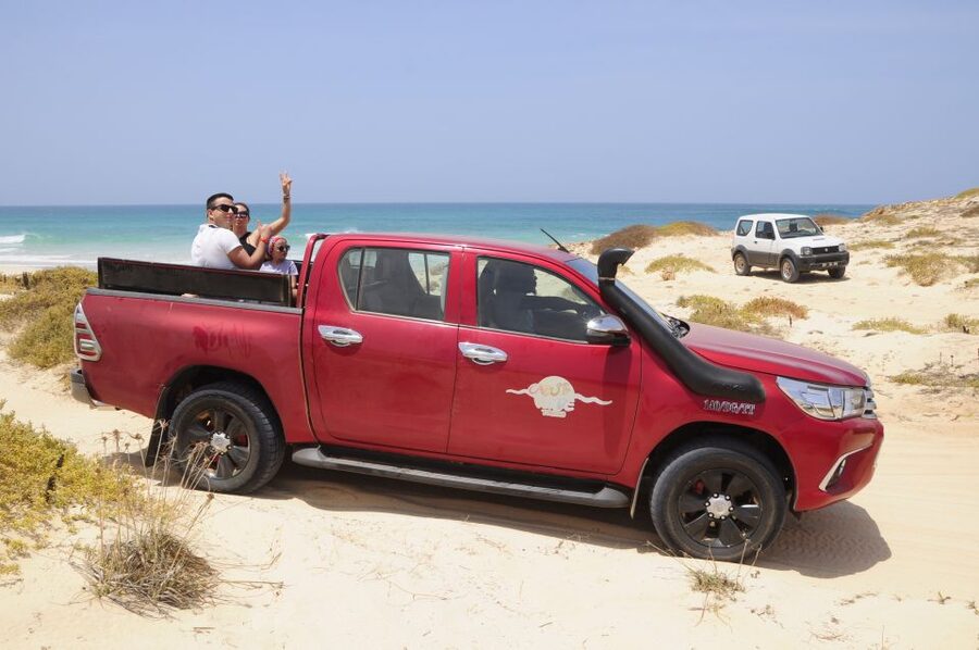 Boa Vista: Santa Monica, Dunes, Caves and Village 4x4 Tour - Guides and drivers: how names like Freddy, Evandro, and Nielson shape the trip