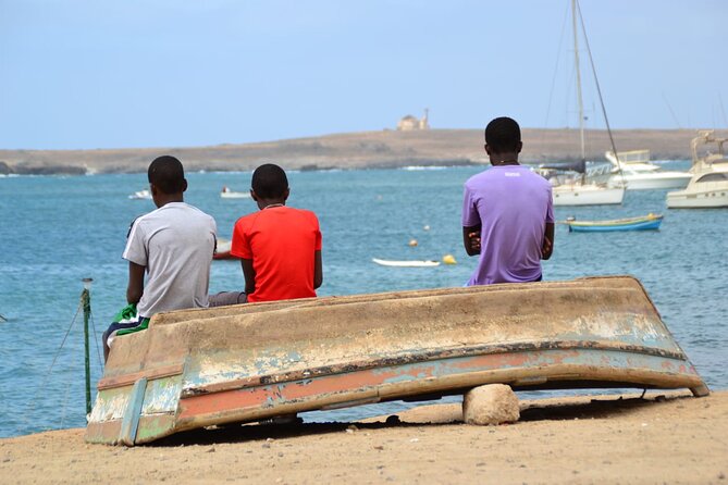 Boa Vista Tour: Santa Mónica, Desert & Shipwreck - Praia da Varandinha caves: a geology stop built for photos