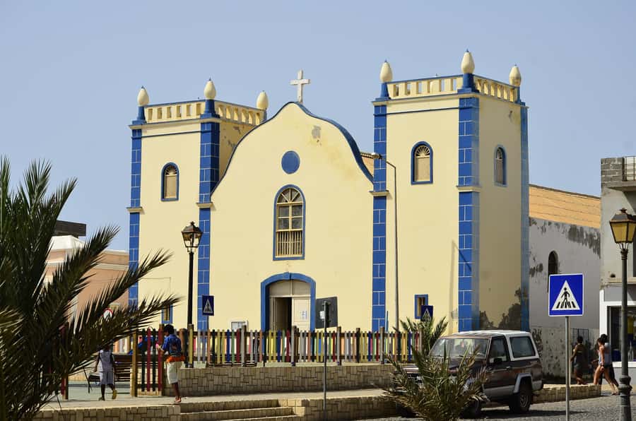 Boavista: Rabil, Shipwreck, City, Snacks & Drinks - 4x4 Tour - Sal Rei City: Where Boavista Runs on Real Life