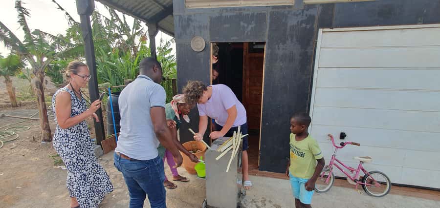 Day with locals people - Who should book this day with locals, and who should skip it