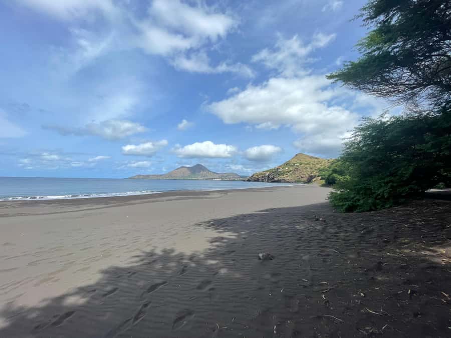 Discover the Black Sand Beach+the Natural Pool - Key highlights at a glance