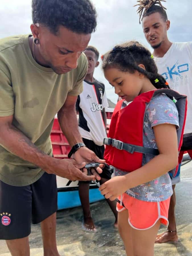 From Mindelo: Snorkel and Swim with Sea Turtles - What you will likely see: turtles close, sometimes big