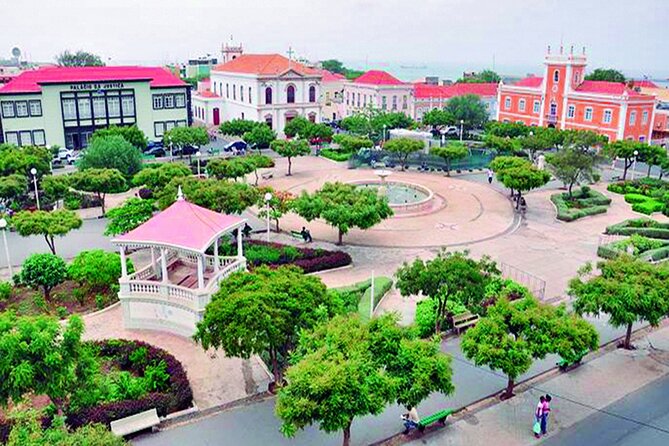 Guided city Tour Praia, Highlights tour - Central square time: colonial architecture in plain sight