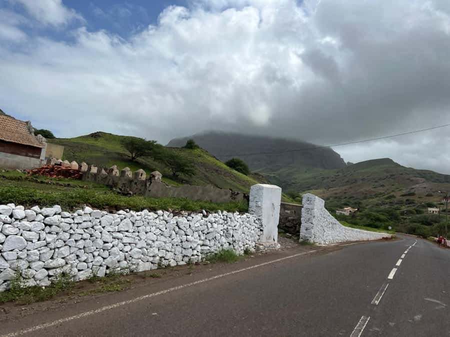 Hike to the highest point of Monte verde - The Walk Up: Cobblestone Road, Long Views, and That Last 2 km