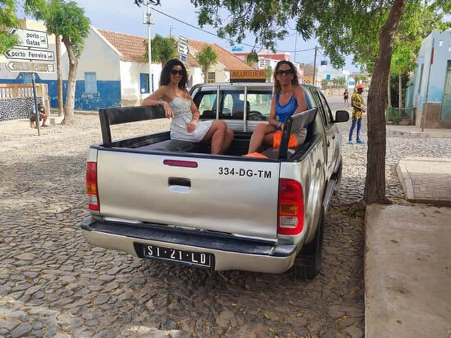 Island tour & cattle & Taste local flavors - A countryside tour that mixes farm life, markets, and marine protection
