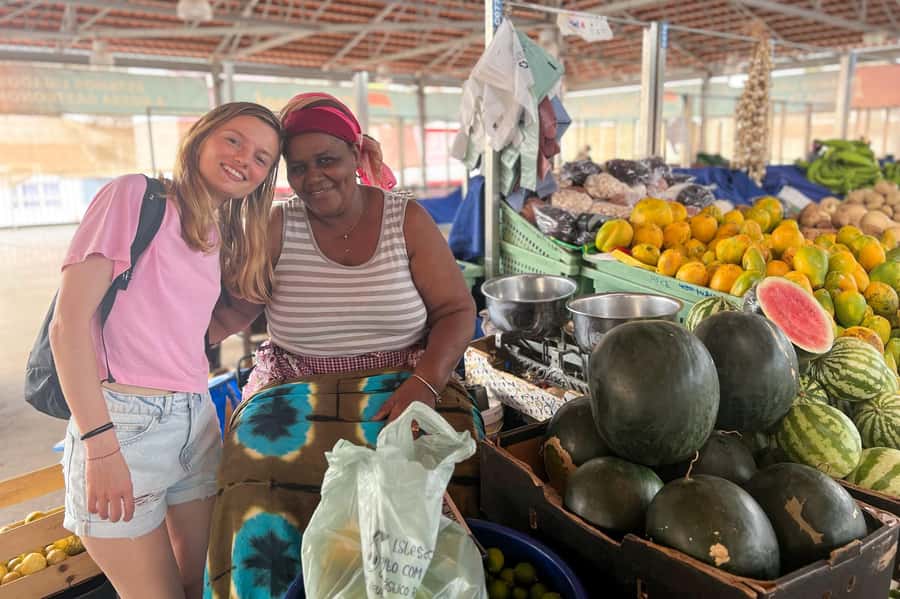 Island tour with German-speaking guide for cruise guests - Batuque dance with local musicians: the hands-on part