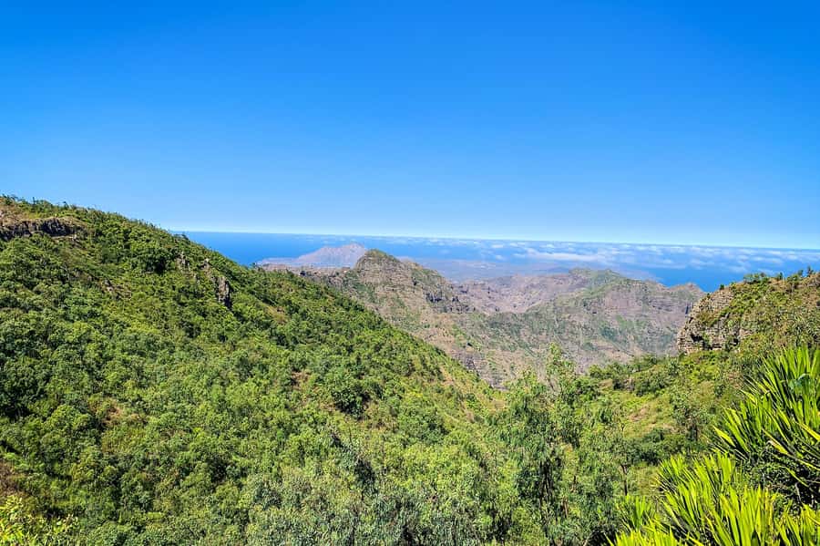 Island tour with German-speaking guide for cruise guests - Calheta de São Miguel and Santa Cruz: where the route turns back toward Praia