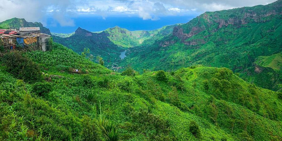 Island tour with German-speaking guide for cruise guests - Price and value: $88 for a focused, cruise-friendly day