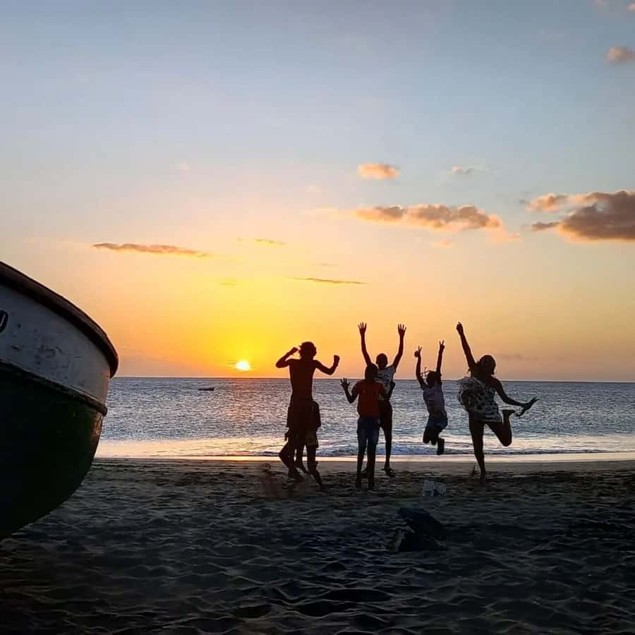 Live Snorkeling & Swimming with Sea Turtles in the Atlantic - Small Group Size: Why It Feels Better, and When It Can Still Get Crowded