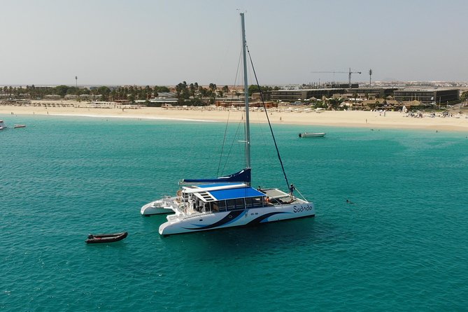 Lounge Catamaran SODADE Half-Day - Drinks, snacks, and the onboard party energy