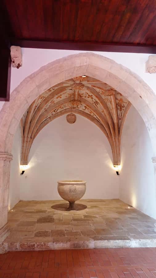 Praia: Plateau and Cidade Velha Guided Tour - Pelourinho slave market: confronting a brutal past with context