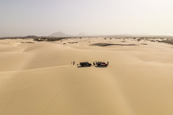 Private 4WD Tour Sun and Fun in Boa Vista - Santa Monica Beach: the long drive and the swim decision
