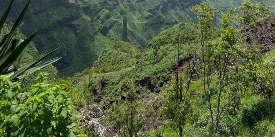 Private Hike through mountains and distant rural villages - Guides who make the hike feel personal: Antonio, Orlando, José, Maria