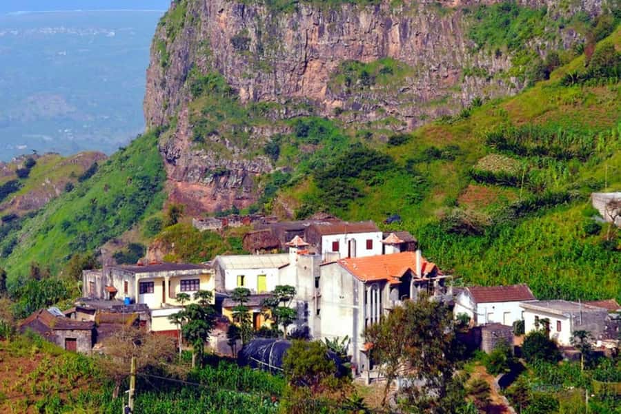 Private Hike through mountains and distant rural villages - What about animals and plants: more than just pretty greenery
