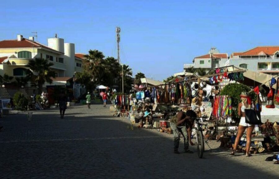 Sal island: Santa Maria city tour, street art and tapas - The street art walk: color plus real-life explanations