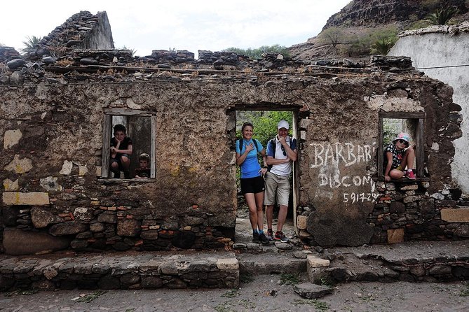 Santiago Island: Best of Praia & Cidade Velha Tour, a World Heritage Site - Se Catedral and Pelourinho: short stops with heavy meaning