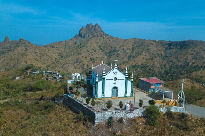 Santiago Island Experience - How a 5-hour Santiago loop makes the island make sense