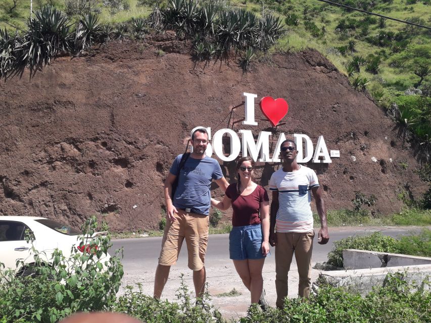 Santiago Island: Full-Day Sightseeing Experience - Interior Santiago Views: Mountains, Valleys, and People Watching