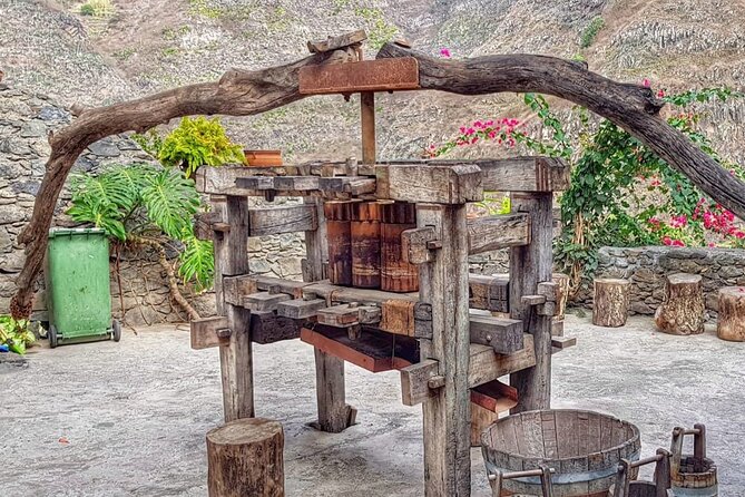 Santo Antão: Day Trip by Car or Trek - Pico da Cruz above the clouds, then into the Cova crater