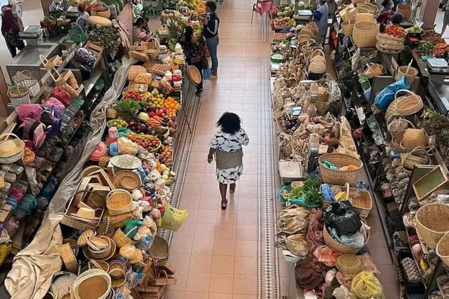 São Vicente: Highligts tour for cruise ship travelers - Meeting your guide at the cruise terminal, then heading straight into Mindelo