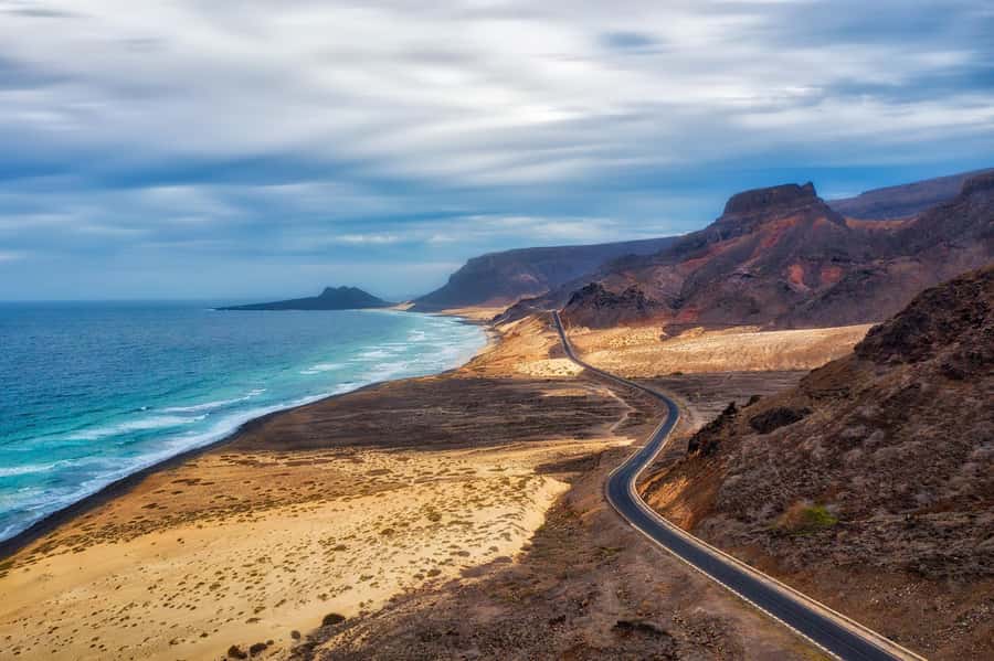 São Vicente: Markets, Mountains, Fishing Villages & Beaches - Starting in Mindelo: Market energy before the mountains